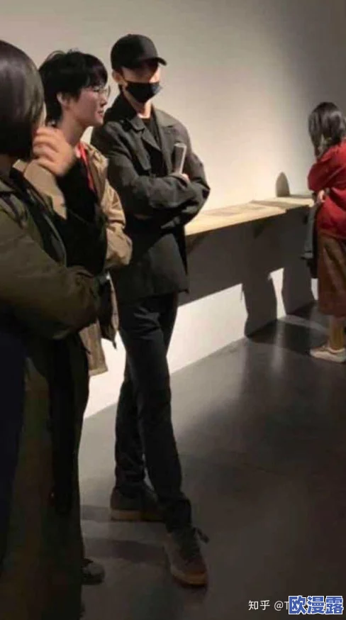 男生把坤坤伸进女生的桃桃里，这个标题引发了人们对性别关系和社会文化现象的深思与讨论