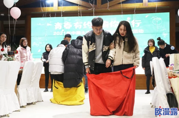 男生女生二人世界拨萝卜：在这个充满趣味的互动中，男女主角共同体验生活中的乐趣与挑战，展现出彼此之间的默契与合作