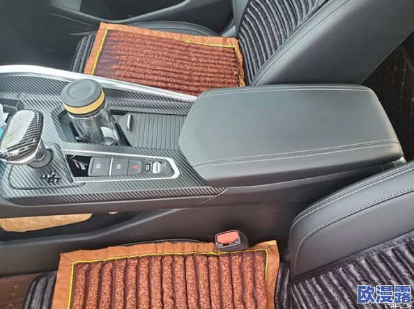 两性动图:明星情侣私密互动曝光,背后隐藏的情感故事引发热议! 两性动图:明星情侣私密互动曝光,背后隐藏的情感故事引发热议!