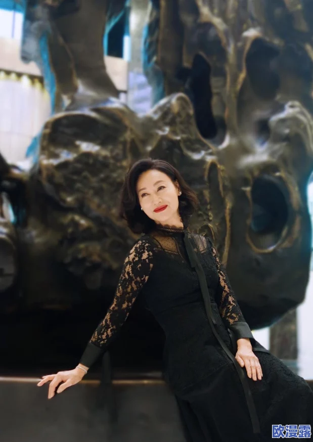 老女人BB：网友热议，年龄与魅力无关，生活态度才是吸引力的关键所在！