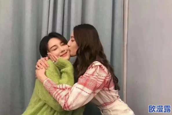 17c 女同：知名女星被曝与圈内好友关系暧昧，细节曝光引发热议