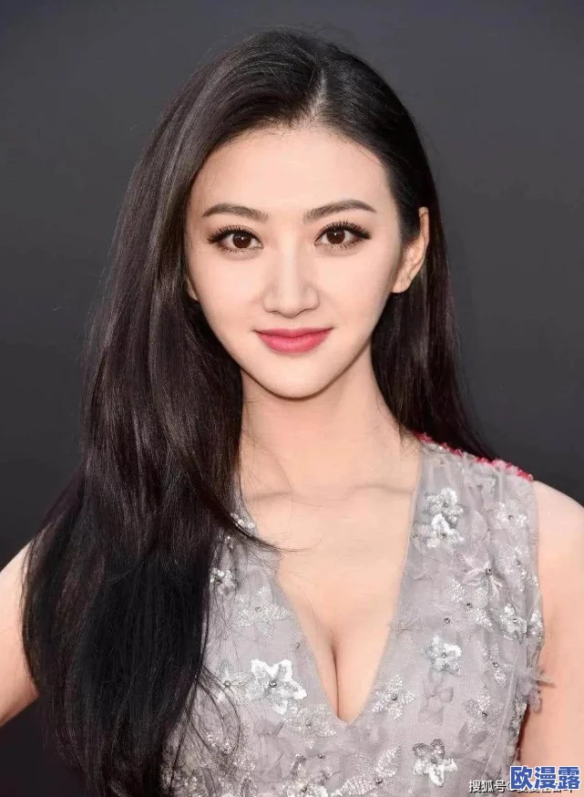 真人实拍女初破破,背后竟隐藏着她与明星的秘密恋情,引发网友热议和讨论! 真人实拍女初破破,背后竟隐藏着她与明星的秘密恋情,引发网友热议和讨论!