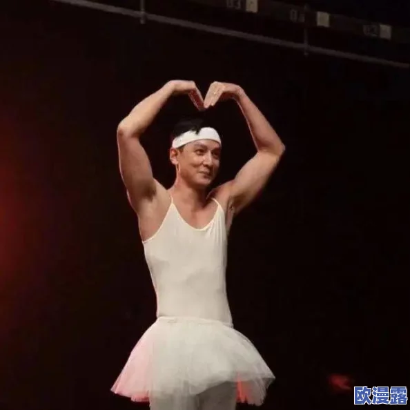 欧美野外猛男的大粗鳮：传闻他在拍摄时意外受伤，竟引发了众多粉丝的热议与关注！