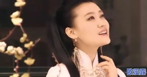 兰姨捂着嘴怕发出声音吵到，网友称赞其细心与温柔，让人倍感温暖和安心