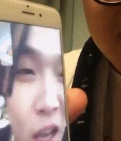 十八岁新疆女rapper主演，引发网友热议：她的音乐才华与独特风格让人刮目相看，期待更多作品！