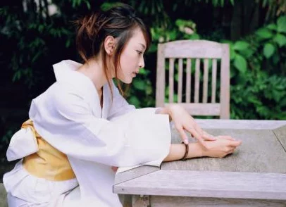 日本少妇和义子：震惊！竟然在家中秘密进行惊人实验，结果令人难以置信！