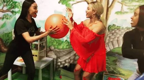极端粗暴尿孔玩法：某知名网红因挑战极限游戏被封号，背后隐藏的真相让人震惊！