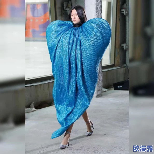 国模肉肉两腿玉门打开个么拍，展现了当代模特行业的多样性与包容性，引发社会对美的重新定义与思考