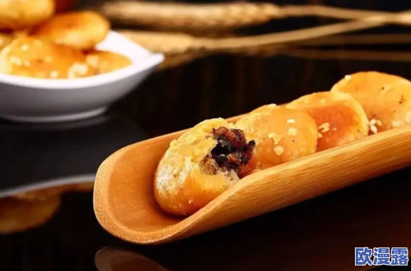 夹心饼干男生做酿酿酱酱，竟然引发全网热议，网友质疑其美食创意背后的深层秘密！