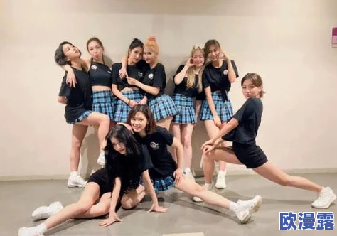 美女被 -吸-乳-脱内内游戏,玩家挑战极限,感受刺激与乐趣的完美结合! 美女被 -吸-乳-脱内内游戏,玩家挑战极限,感受刺激与乐趣的完美结合!