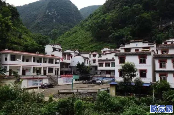 小孩给老师吃钢筋一直喊疼，令人震惊的事件引发全校关注，教育安全问题再次凸显！