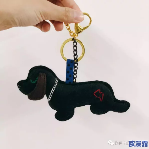 “裙子里什么都没有去逛街”，网友直言：这种时尚真是太大胆，似乎不怕引起围观！