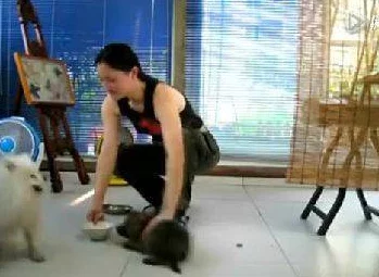 班花裸身将两腿扒开让全班吃，震惊全国校园，难以想象的事件引发热议！