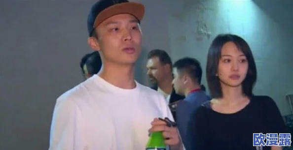 男人的坤坤放到女生的坤坤里，竟引发了全城热议，网友们对此议论纷纷！