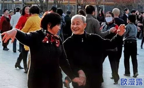 爱不释手徐大爷陈思雅：两位老人的深厚情谊与生活点滴，感动无数人心弦的故事继续发酵