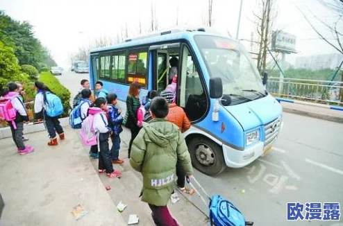 赵丽雅正搭公交车准备回家，突遭神秘粉丝围堵，现场状况惊人！