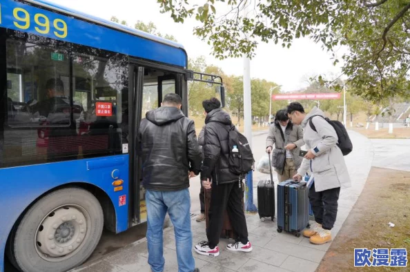赵丽雅正搭公交车准备回家，突遭神秘粉丝围堵，现场状况惊人！