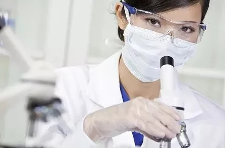 巴掌狠揍红肿臂瓣，医生紧急处理伤情并进行后续康复治疗，患者恢复情况逐渐好转