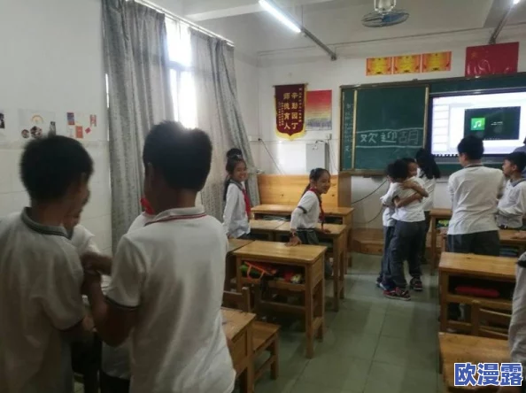 班长上课把跳d开关开到最大,导致全班同学意外体验超强音效的趣味课堂现象分析与反思 班长上课把跳d开关开到最大,导致全班同学意外体验超强音效的趣味课堂现象分析与反思