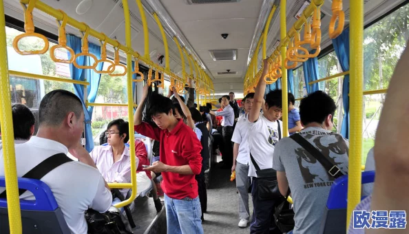 公交车掀开奶罩边躁狠狠躁软件：探讨公共交通环境对女性隐私权的影响与社会反响分析