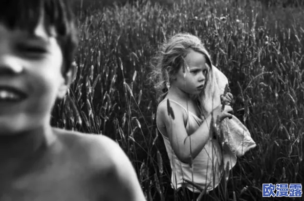 小萝莉裸体：探讨儿童艺术表现中的纯真与社会反应，如何在保护儿童权益的同时欣赏其天真无邪的创作