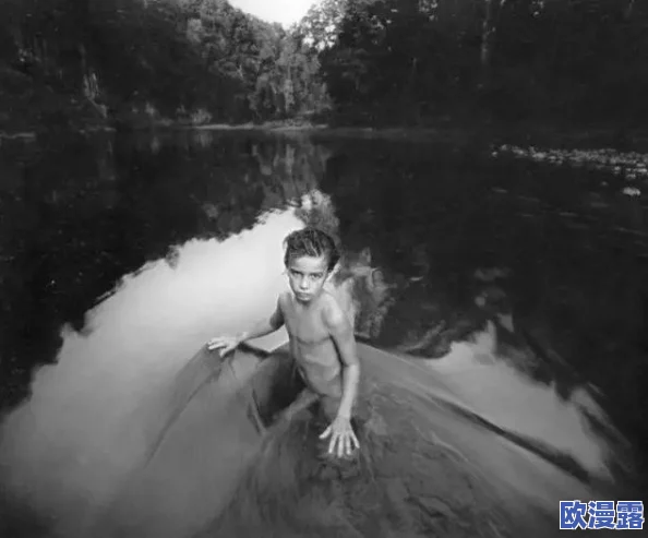 小萝莉裸体：探讨儿童艺术表现中的纯真与社会反应，如何在保护儿童权益的同时欣赏其天真无邪的创作