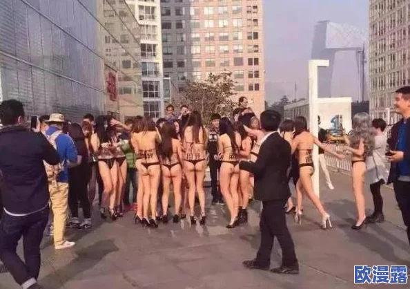 今日吃瓜-五一北京朝阳群众：目击者称某知名明星在公园与神秘人密会，疑似恋情曝光引发热议！