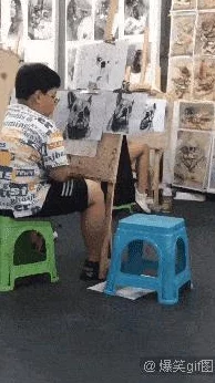 大白兔衬衫蹦蹦跳跳的图片：色彩斑斓的童趣与时尚结合，展现年轻人的活力与创意