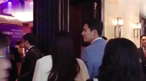 震惊！男男上床视频曝光，背后隐藏的真相让人难以置信，引发网友热议与讨论！