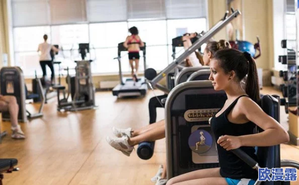 健身房的高h:惊人发现!会员们竟在器械上进行不当行为,场面令人震惊! 健身房的高h:惊人发现!会员们竟在器械上进行不当行为,场面令人震惊!