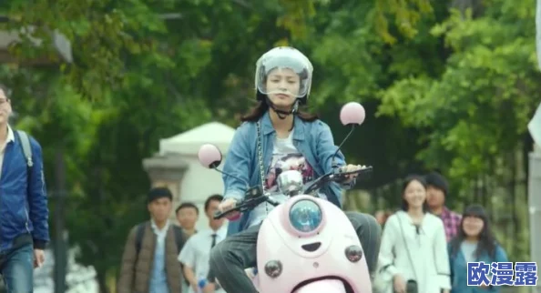 男生和女生一起怼怼怼轮滑鞋，万万没想到这场比赛竟引发了全场观众的疯狂喝彩和意外意外事故！