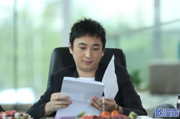 小鲜肉吃小鲜肉的大标志：这一现象反映了年轻人对同龄人的吸引力与竞争，同时也揭示了当代社会的独特文化趋势
