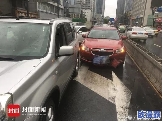 坐公交车被弄了两个小时，竟然是因为司机和乘客之间的争执引发了一场意外的“堵车”风波！