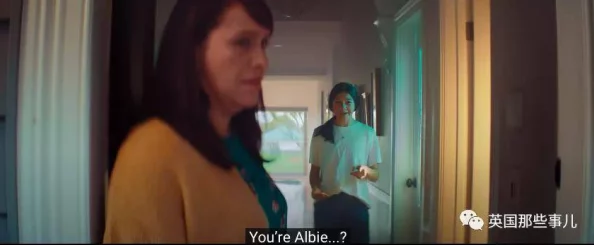 在公车上拨开内裤进入毛片，目击者惊呼：竟然有人如此大胆行为，现场一片哗然！