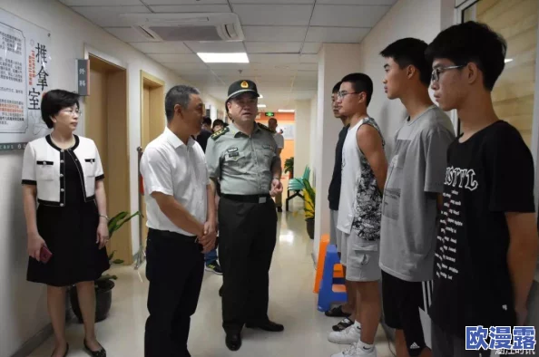 2对1：三人一次性体检2，旨在介绍一种新型的健康检查方式，通过两名医务人员为三位受检者提供高效、便捷的体检服务