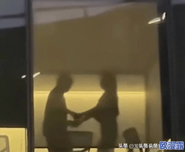 男女做羞羞,竟然在公共场合被拍到!目击者惊呼:这也太大胆了吧! 男女做羞羞,竟然在公共场合被拍到!目击者惊呼:这也太大胆了吧!