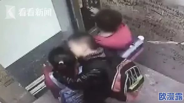 黑人两根硕大一起挤进，震惊全场的瞬间引发热议，网友纷纷表示难以置信！