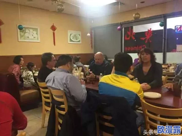 女生展示自己的小笼包给男生看，竟引发全场惊呼，网友们纷纷表示这是绝妙的“吃货”恋爱法则！
