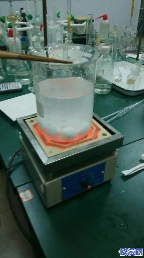 抄哭你个小烧杯：网友热议实验室趣事，纷纷分享自己的搞笑经历与科学探索的乐趣！