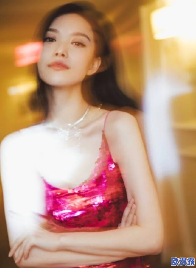 性感少妇妲己裸体影照请欣赏，这组照片展现了妲己的独特魅力与优雅姿态，令人惊叹不已