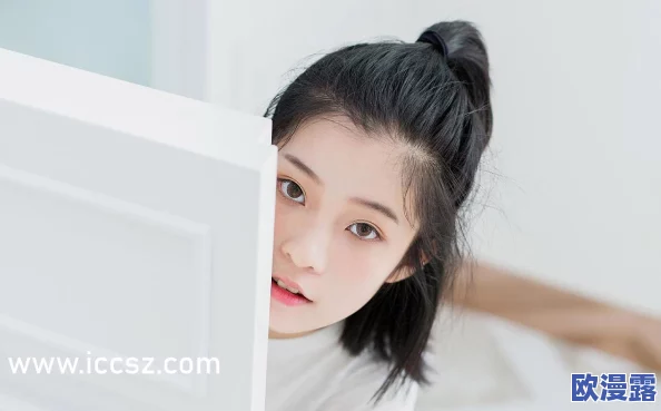 制服丝袜综合国产精品：震惊！全球时尚界掀起新潮流，性感与优雅完美结合，引发热议！