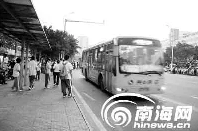 售票员用身体量尺寸坐公交车20,乘客目击后惊呼:居然可以这样搞定公交乘坐! 售票员用身体量尺寸坐公交车20,乘客目击后惊呼:居然可以这样搞定公交乘坐!