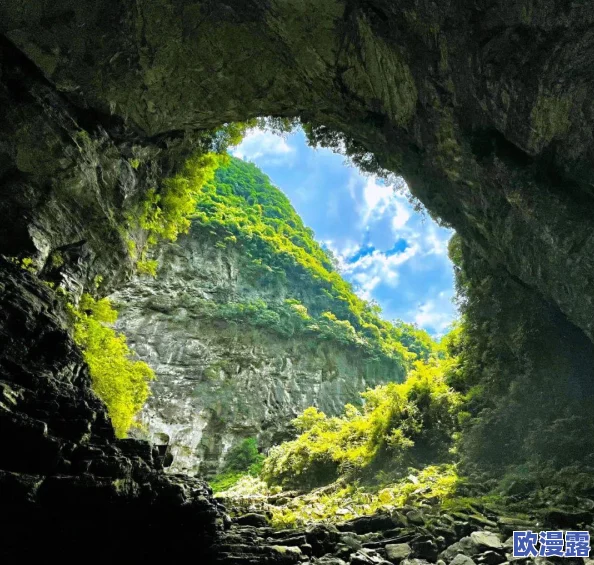 原始传奇游戏中天神装备升级策略：优先提升哪一件更划算？