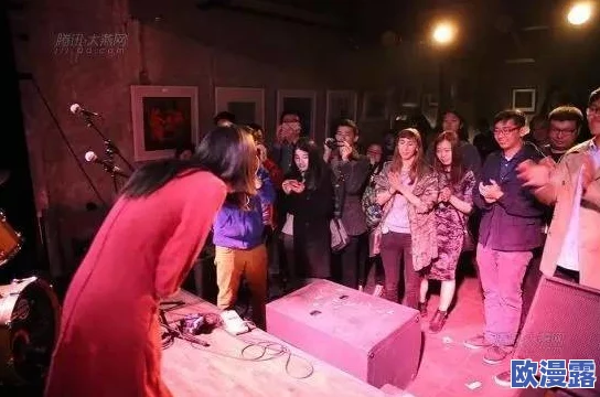 亚洲超大尺度激情啪啪人体：震惊全球的艺术展览引发热议，观众反应两极分化，争议不断！