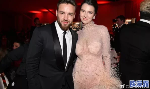 欧美激情福利：最新娱乐圈绯闻曝光，明星们的私生活引发热议，粉丝们纷纷围观讨论！