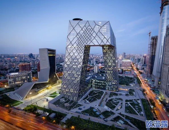 美女的隐私视频网站视频引发热议，网友讨论个人隐私与网络安全的重要性，呼吁加强保护措施和法律监管