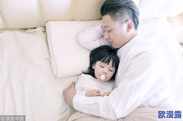 情侣摸抱揉捏吃奶的影院引发热议，网友纷纷讨论公共场合亲密行为的界限与道德观念