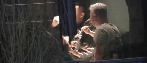 9-1-1红领巾爆料吃瓜回家的路，真是令人瞠目结舌的奇闻异事！