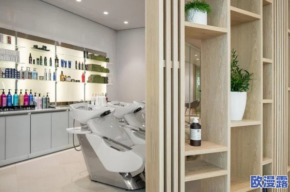 九个装修工人把我放桌子上,这一事件引发了围观,许多人对他们的行为感到惊讶和好奇 九个装修工人把我放桌子上,这一事件引发了围观,许多人对他们的行为感到惊讶和好奇