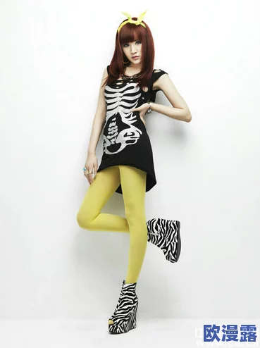 激情日韩丝袜亚洲精品欧美：最新时尚潮流引领，明星们纷纷穿搭分享，掀起一股热潮，成为年轻人追逐的风向标！